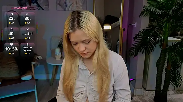 Millie Vanillies online show from 10-19-25, 01:34