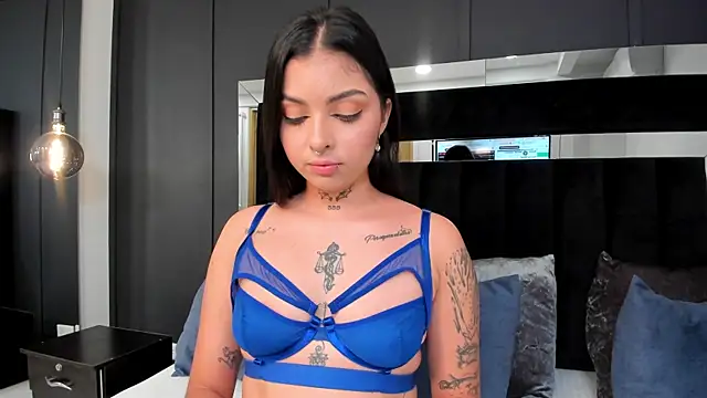 Snapshot of hannah_miltonn chatting on 12-19-25, 06:48 hannah miltonn online show from 12-19-25, 06:48