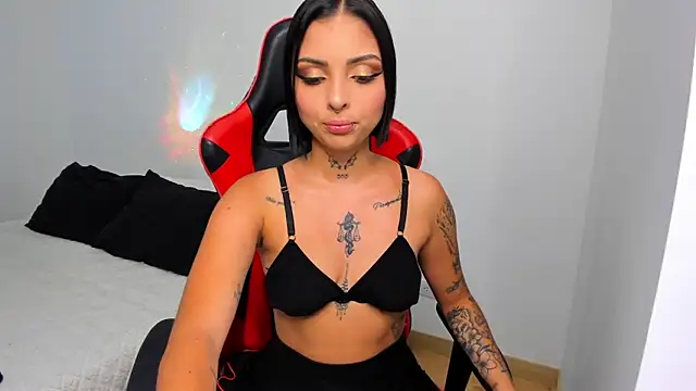 Snapshot of hannah_miltonn chatting on 04-28-26, 07:30 hannah miltonn online show from 04-28-26, 07:30