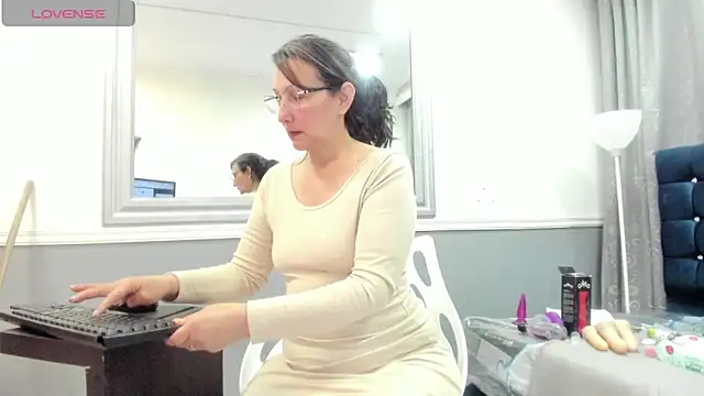 Oriana Jhonson online show from 06-12-26, 03:49