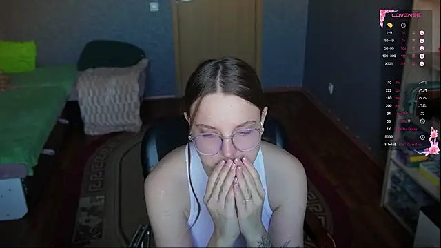 Snapshot of Violetwin chatting on 03-10-26, 01:27 Violetwin online show from 03-10-26, 01:27