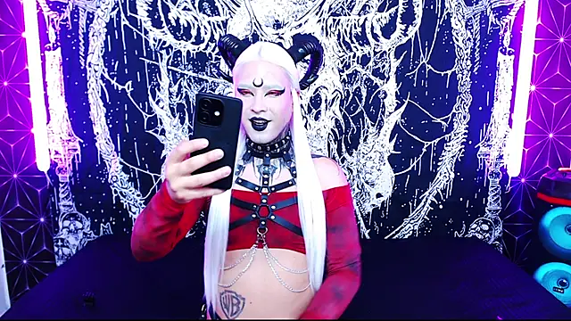 Snapshot of naomi_satan chatting on 04-29-26, 11:22 naomi satan online show from 04-29-26, 11:22