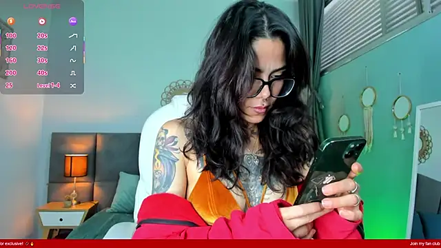 Snapshot of Esmeralda_CO chatting on 03-04-26, 12:44 Esmeralda CO online show from 03-04-26, 12:44