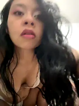 Snapshot of Lincy_and_hanna chatting on 10-27-25, 04:05 Lincy and hanna online show from 10-27-25, 04:05