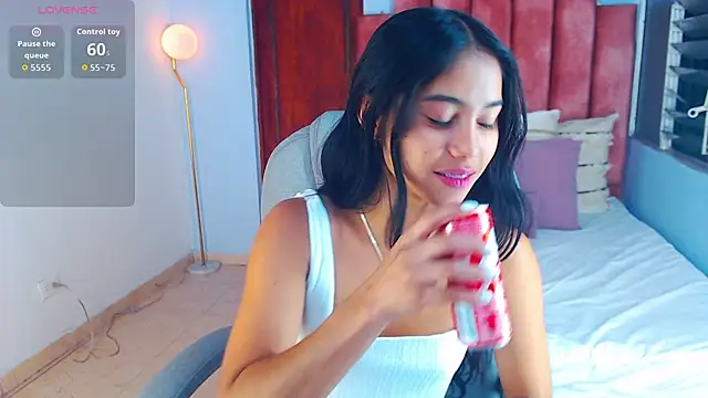 Snapshot of Milaa_Star_ chatting on 10-15-25, 03:28 Milaa Star online show from 10-15-25, 03:28