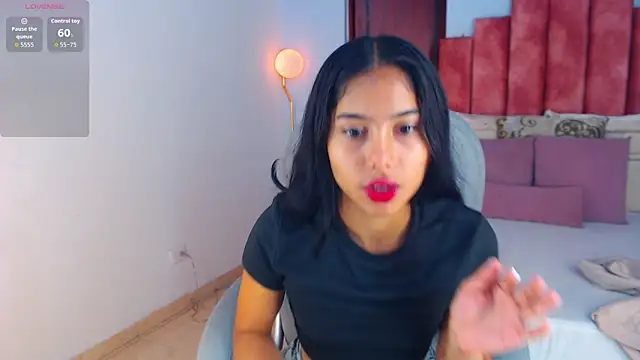 Snapshot of Milaa_Star_ chatting on 10-18-25, 04:04 Milaa Star online show from 10-18-25, 04:04