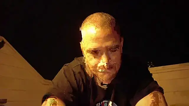 Snapshot of Dallasbest214 chatting on 10-16-25, 04:02 Dallasbest214 online show from 10-16-25, 04:02