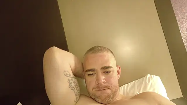 Snapshot of Dallasbest214 chatting on 10-31-25, 07:42 Dallasbest214 online show from 10-31-25, 07:42