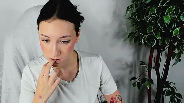 Snapshot of EileenMoores chatting on 09-11-25, 11:43 EileenMoores online show from 09-11-25, 11:43