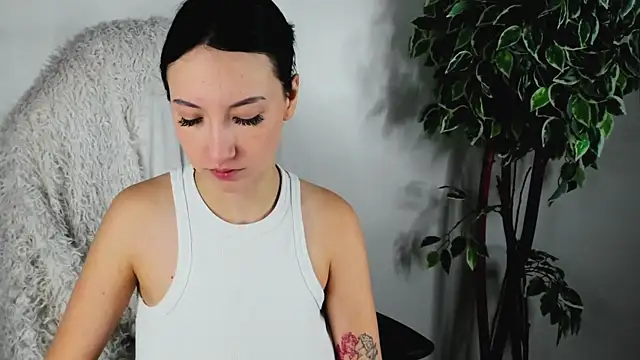 Snapshot of EileenMoores chatting on 10-01-25, 12:11 EileenMoores online show from 10-01-25, 12:11