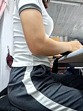 irina hana online show from 11-06-25, 01:39