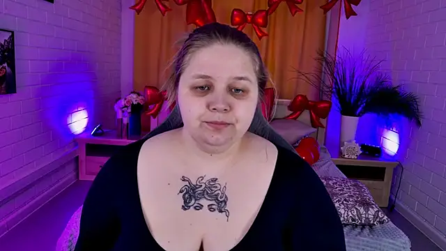 Snapshot of SladaDell chatting on 02-15-26, 09:19 SladaDell online show from 02-15-26, 09:19