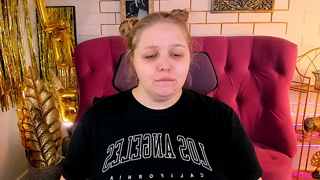 Snapshot of SladaDell chatting on 02-19-26, 09:16 SladaDell online show from 02-19-26, 09:16