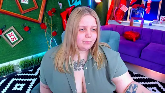 Snapshot of SladaDell chatting on 02-25-26, 02:37 SladaDell online show from 02-25-26, 02:37