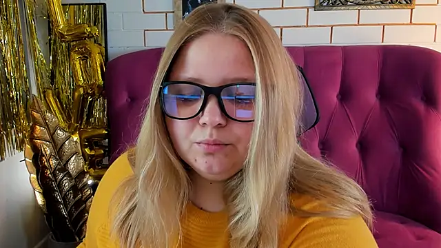 Snapshot of SladaDell chatting on 03-05-26, 09:16 SladaDell online show from 03-05-26, 09:16