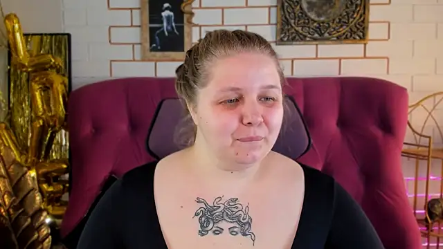 Snapshot of SladaDell chatting on 03-07-26, 08:22 SladaDell online show from 03-07-26, 08:22