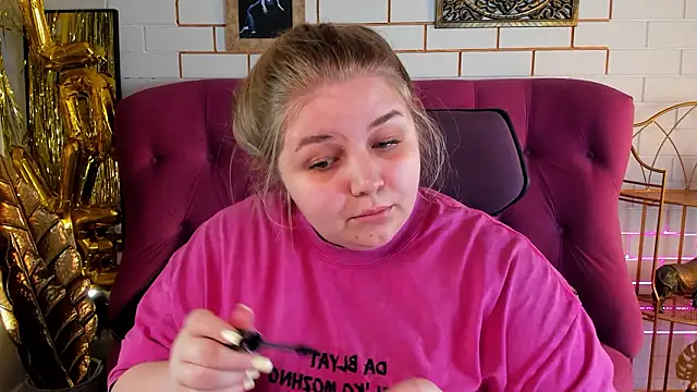 Snapshot of SladaDell chatting on 03-08-26, 09:35 SladaDell online show from 03-08-26, 09:35