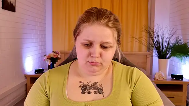 Snapshot of SladaDell chatting on 03-16-26, 01:15 SladaDell online show from 03-16-26, 01:15