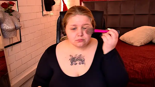 Snapshot of SladaDell chatting on 03-17-26, 09:12 SladaDell online show from 03-17-26, 09:12