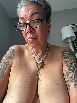 dieseldame1313 online show from 02-18-25, 07:09