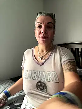 dieseldame1313 online show from 10-05-25, 09:45