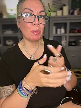 dieseldame1313 online show from 02-05-26, 03:22