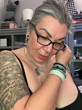 dieseldame1313 online show from 05-04-26, 04:52