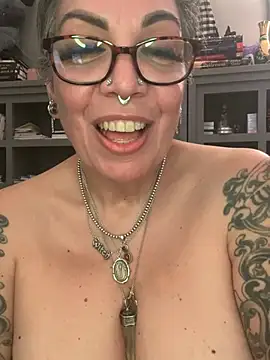 dieseldame1313 online show from 05-30-26, 01:25