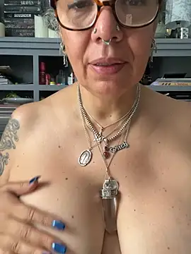 dieseldame1313 online show from 06-23-26, 02:48
