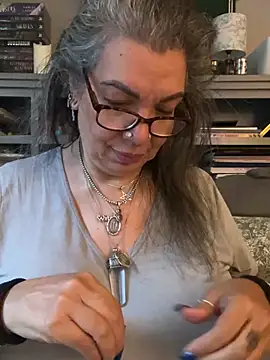 dieseldame1313 online show from 06-25-26, 10:42