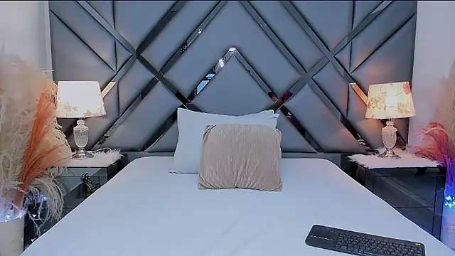 Snapshot of Alisson_Milf chatting on 01-09-26, 12:46 Alisson Milf online show from 01-09-26, 12:46