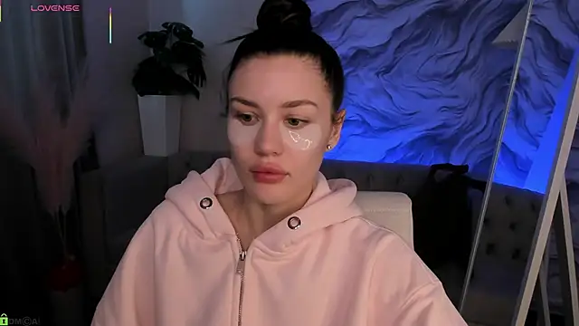 Snapshot of Aria_Mila chatting on 03-17-26, 03:00 Aria Mila online show from 03-17-26, 03:00