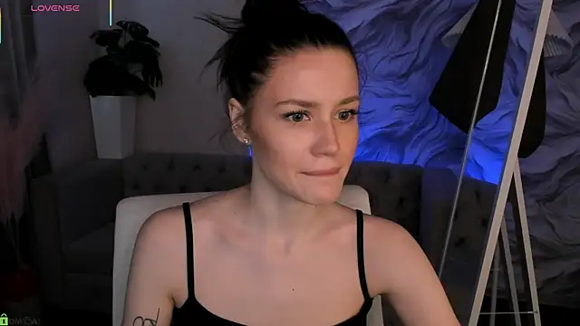 Snapshot of Aria_Mila chatting on 03-23-26, 04:27 Aria Mila online show from 03-23-26, 04:27