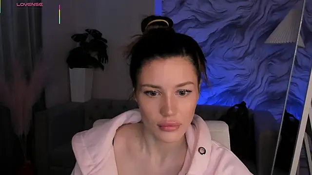 Snapshot of Aria_Mila chatting on 03-26-26, 03:01 Aria Mila online show from 03-26-26, 03:01