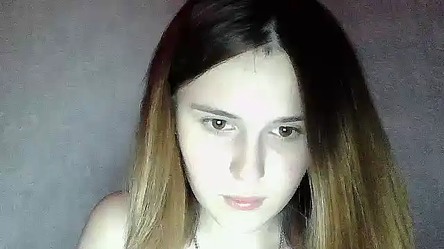 SweetLoraa online show from 10-19-25, 07:03