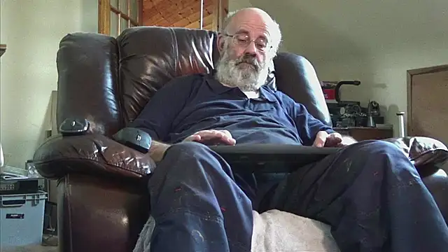 janzer13 online show from 12-15-25, 02:43