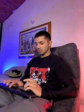 ArturoCardona  online show from 11-17-25, 04:46