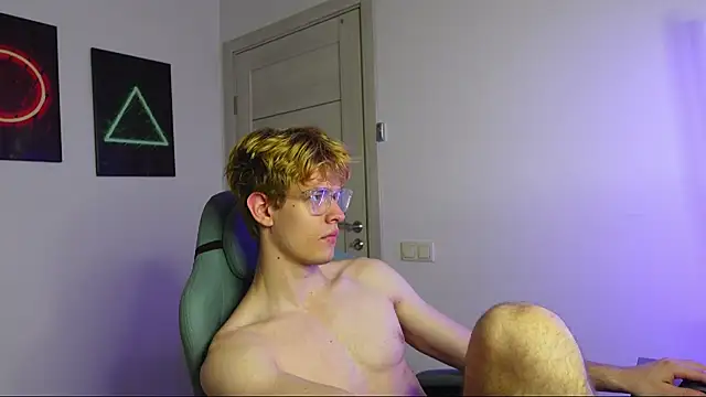 Snapshot of Logan_Fraser chatting on 10-09-25, 12:25 Logan Fraser online show from 10-09-25, 12:25