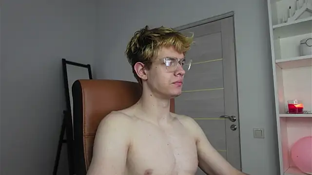 Snapshot of Logan_Fraser chatting on 10-11-25, 05:28 Logan Fraser online show from 10-11-25, 05:28