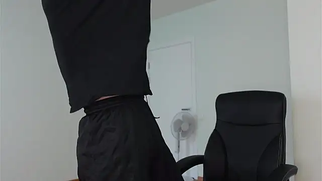 Snapshot of Logan_Fraser chatting on 10-22-25, 07:19 Logan Fraser online show from 10-22-25, 07:19