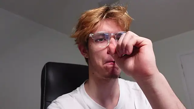 Snapshot of Logan_Fraser chatting on 10-28-25, 02:53 Logan Fraser online show from 10-28-25, 02:53