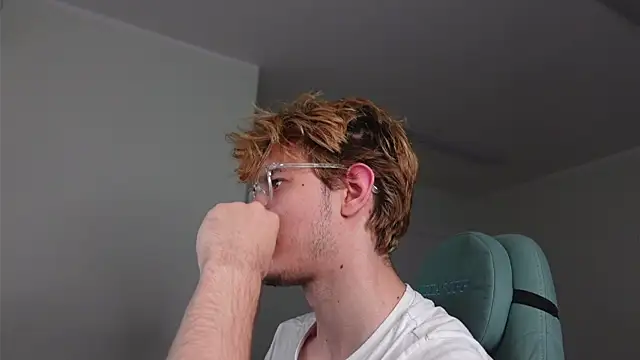 Snapshot of Logan_Fraser chatting on 10-29-25, 02:19 Logan Fraser online show from 10-29-25, 02:19