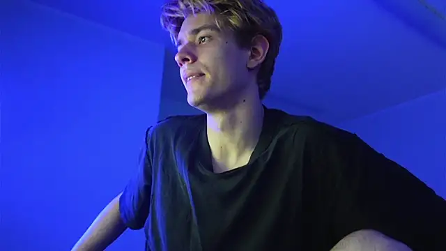 Snapshot of Logan_Fraser chatting on 11-06-25, 01:56 Logan Fraser online show from 11-06-25, 01:56