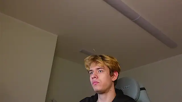 Snapshot of Logan_Fraser chatting on 11-08-25, 02:50 Logan Fraser online show from 11-08-25, 02:50