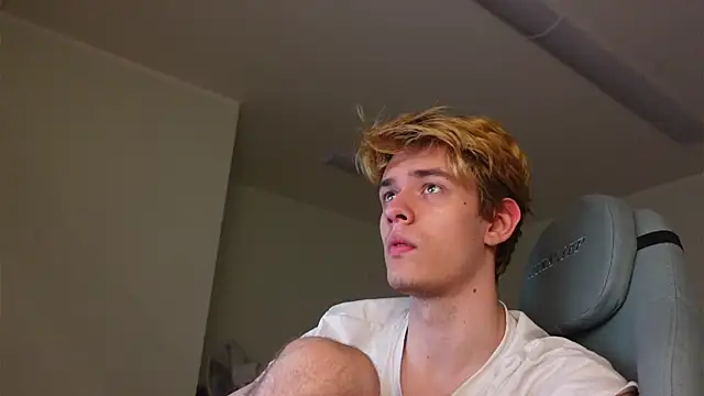 Snapshot of Logan_Fraser chatting on 11-09-25, 02:26 Logan Fraser online show from 11-09-25, 02:26