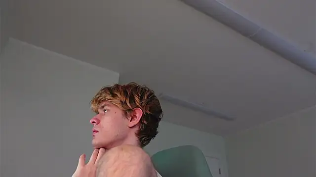 Snapshot of Logan_Fraser chatting on 11-16-25, 01:06 Logan Fraser online show from 11-16-25, 01:06