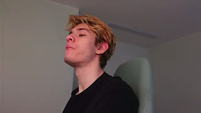 Snapshot of Logan_Fraser chatting on 11-20-25, 01:44 Logan Fraser online show from 11-20-25, 01:44