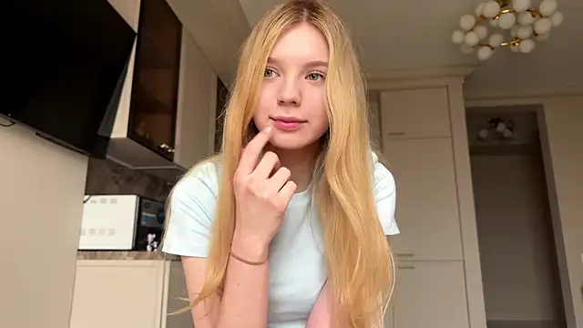 Snapshot of FruityXo chatting on 03-27-26, 11:32 FruityXo online show from 03-27-26, 11:32