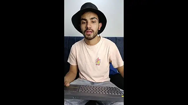 Snapshot of JuanchoAfpa chatting on 10-28-25, 02:26 JuanchoAfpa online show from 10-28-25, 02:26