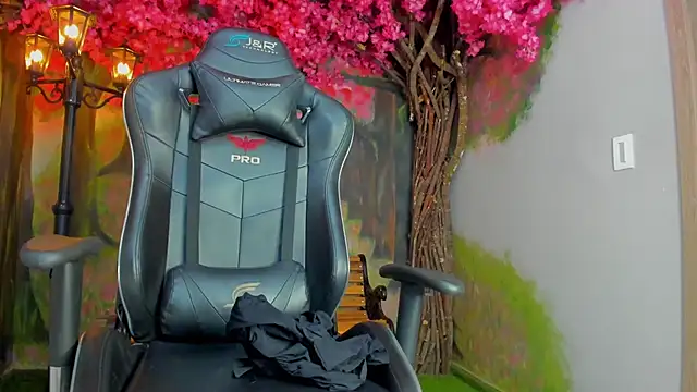 VenusBlazer online show from 10-18-25, 11:11